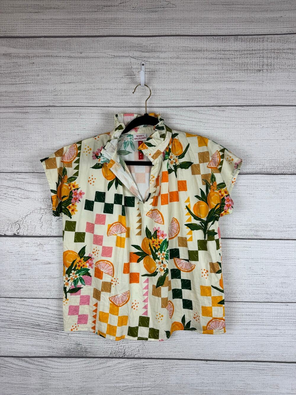 Never A Wallflower Women's Cream Summer Fruit Floral Print Blouse Size Small